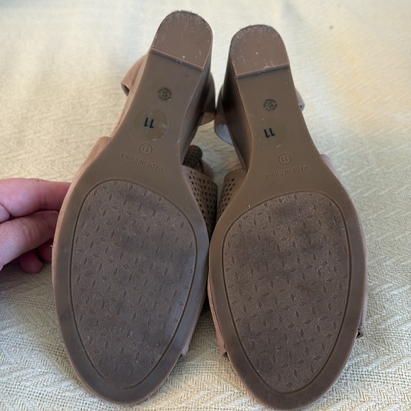 Size 11 a.n.a brown suede dress bootie heel shoe 3 in - Picture 8 of 9